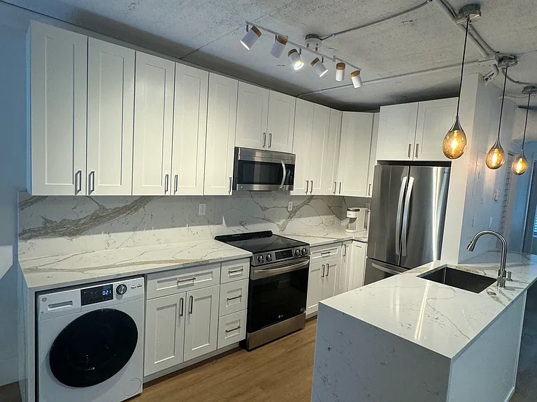 819 SE 8th Ave — Photo 3