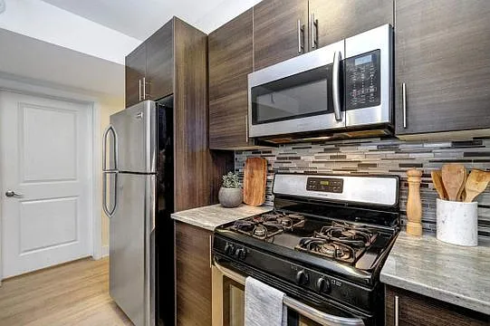149 Henderson Ave — Photo 31