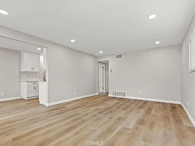 340 N Cleveland St — Photo 2