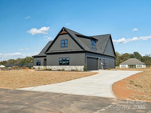 3rd image of 1213 Stonegate Dr