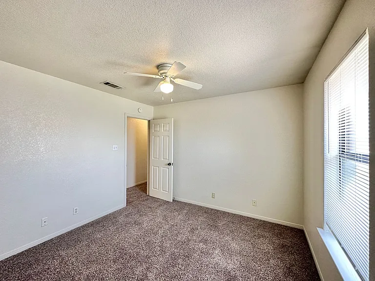 5206 Daybreak Dr — Photo 17