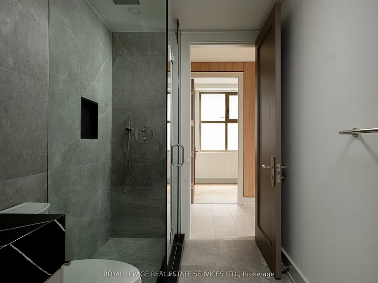 32 Rowanwood Ave #4 — Photo 27