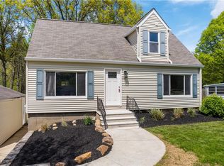 1725 Lillian Rd, Stow, OH 44224