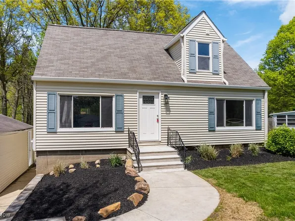 1725 Lillian Rd, Stow, OH 44224