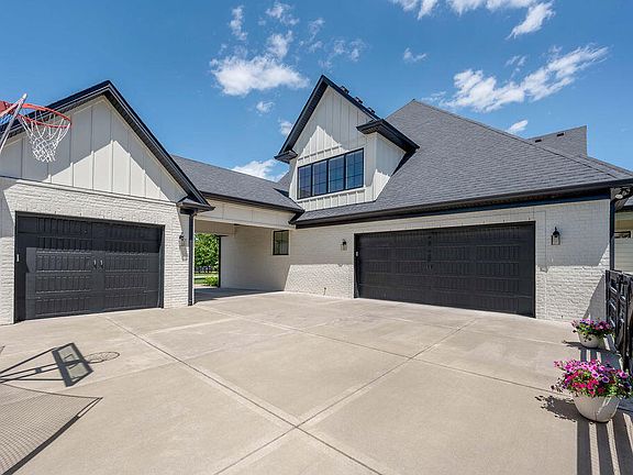 5th image of 127 Meadow Ridge Dr