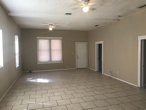 3rd image of 2919 Sanchez St