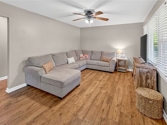 2nd image of 207 Ridgecrest Way