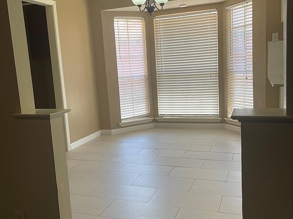 4th image of 2805 Bonneville Dr
