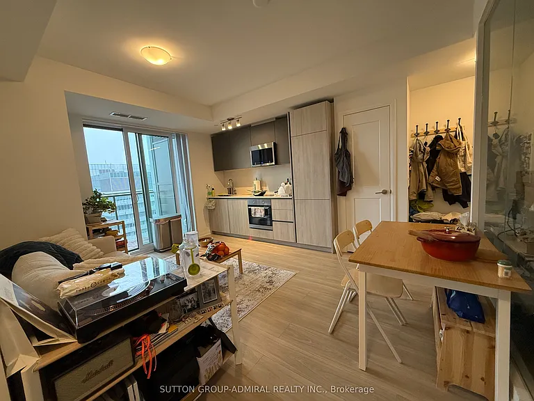 8 Widmer St #8 — Photo 4