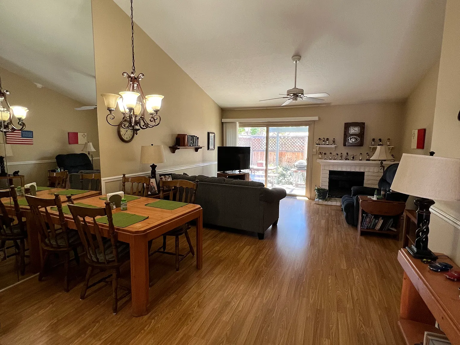 2 bed, 1000 sqft, $2,995 — Photo 2
