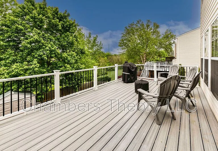 235 Shirley Sq SE — Photo 36