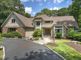8 Falcon Run, Kinnelon, NJ 07405