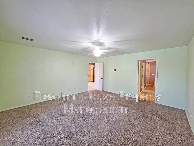 111 Mondale Ct — Photo 27