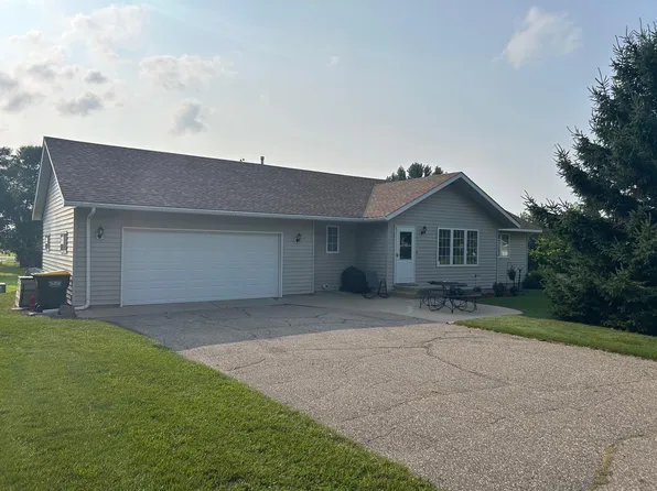 308 Quince St SW, New London, MN 56273