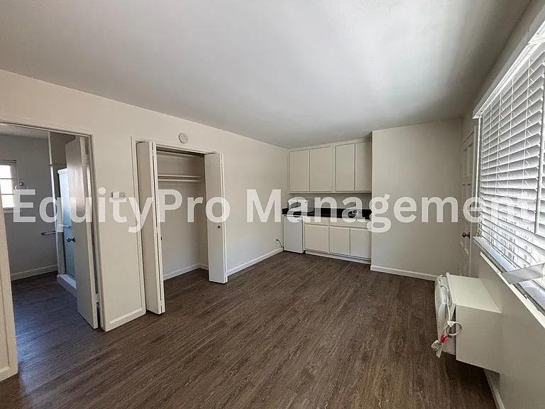 7243 Pickering Ave #F — Photo 1