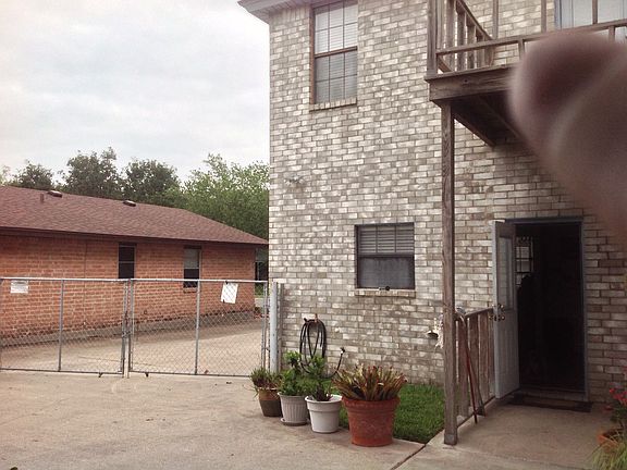 Driveway to garage 