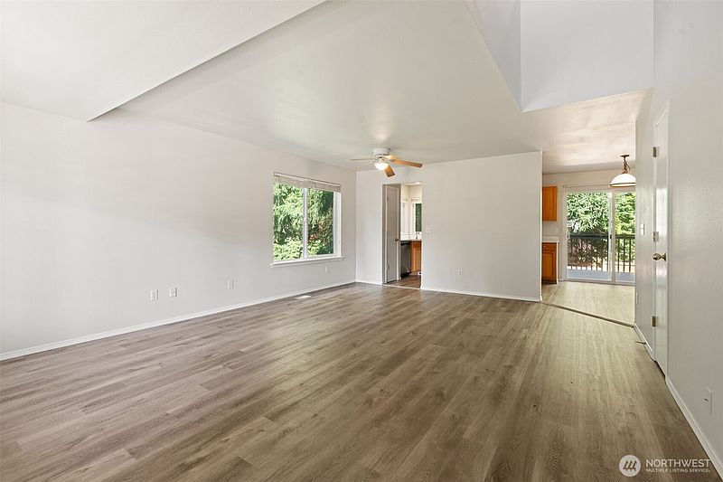 4th image of 13211 89th Ave Avenue Ct E