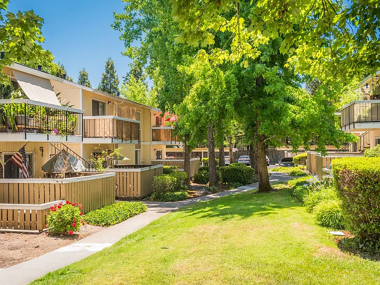 Marlow Apartments — Photo 5