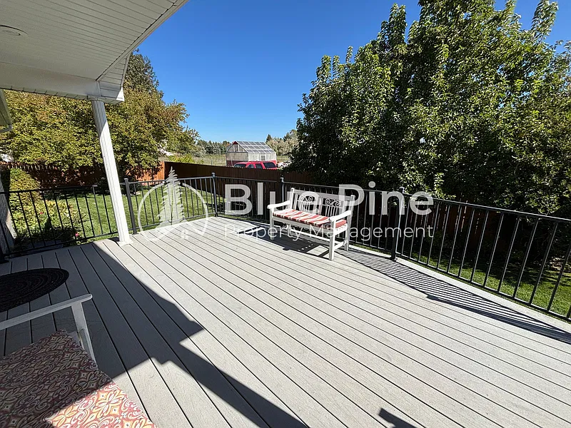 3 bed, 1.0 bath, 1080 sqft, $1,600 — Photo 3
