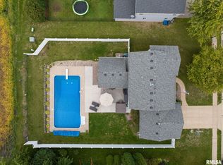 704 Fox Ridge Rd, Eldridge, IA 52748