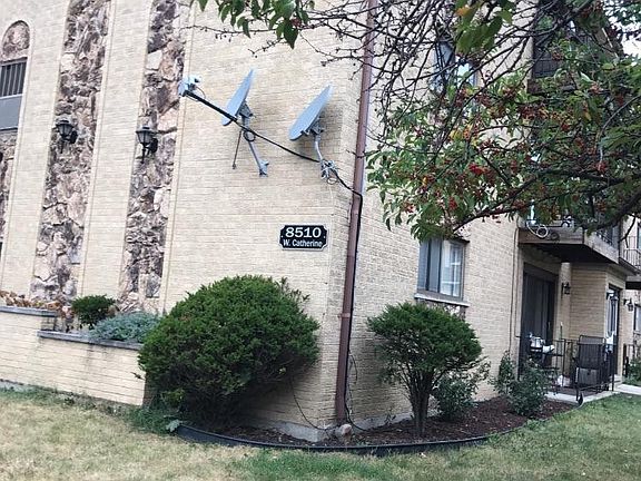 3rd image of 8510 W Catherine Ave Unit 1S