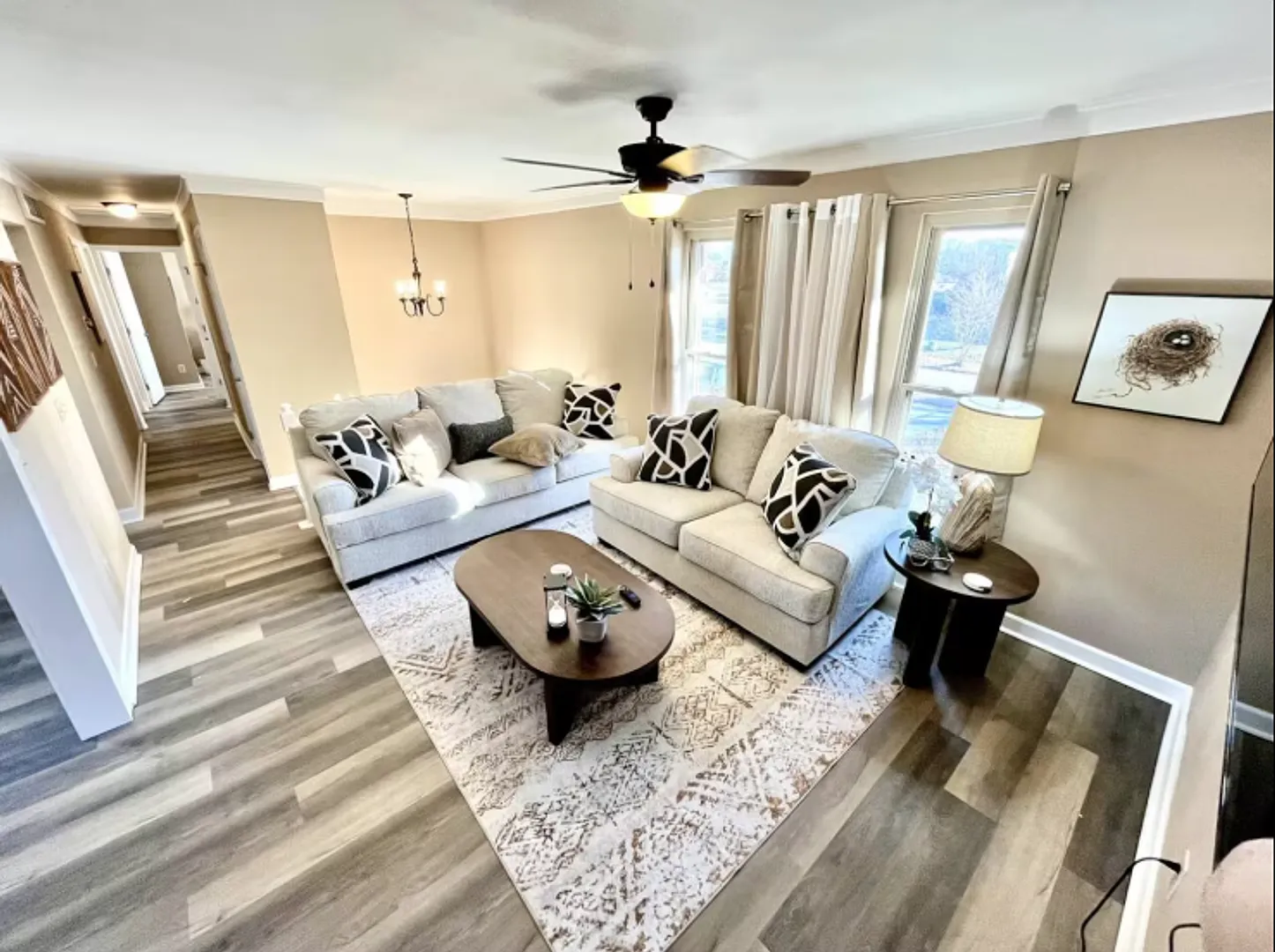 Spacious 3 Bedroom with Outdoor Pool in Mason — Photo 3