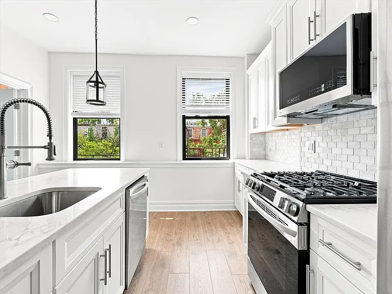 155 Grand St #2 — Photo 7
