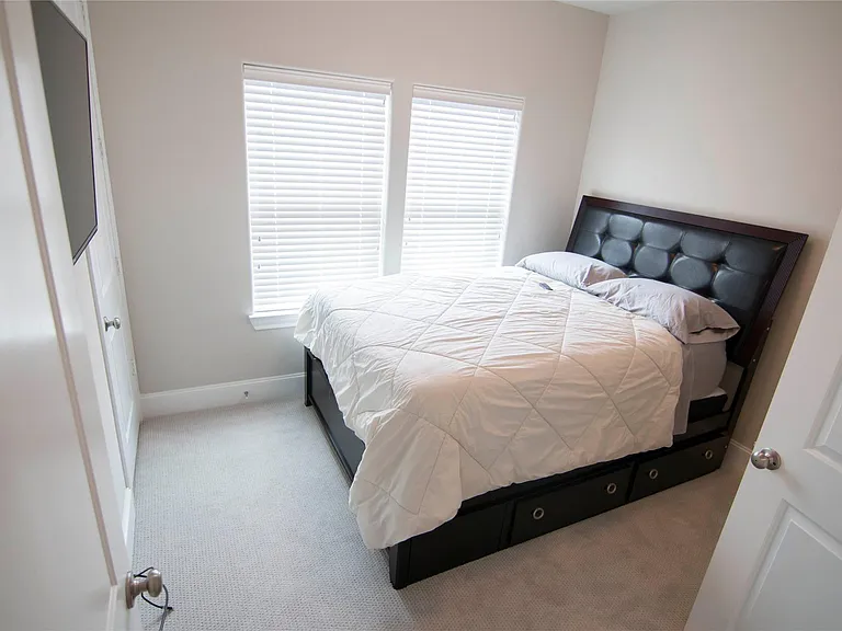 616 Delano St — Photo 10