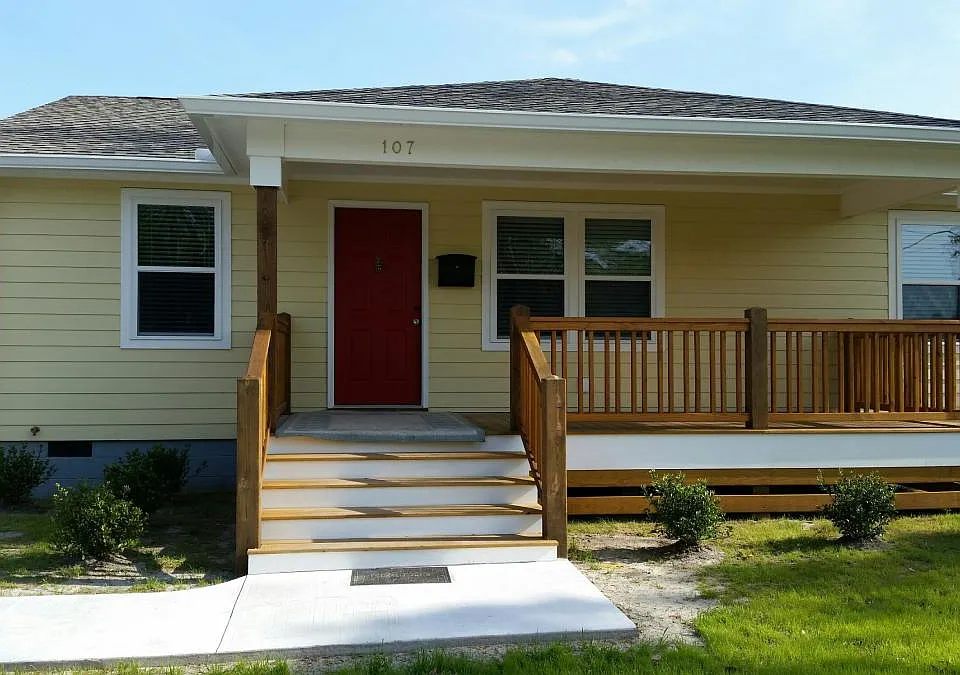 107 Oakwood Dr