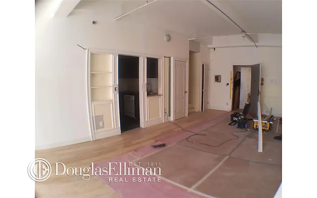 Rented by Douglas Elliman | media 14