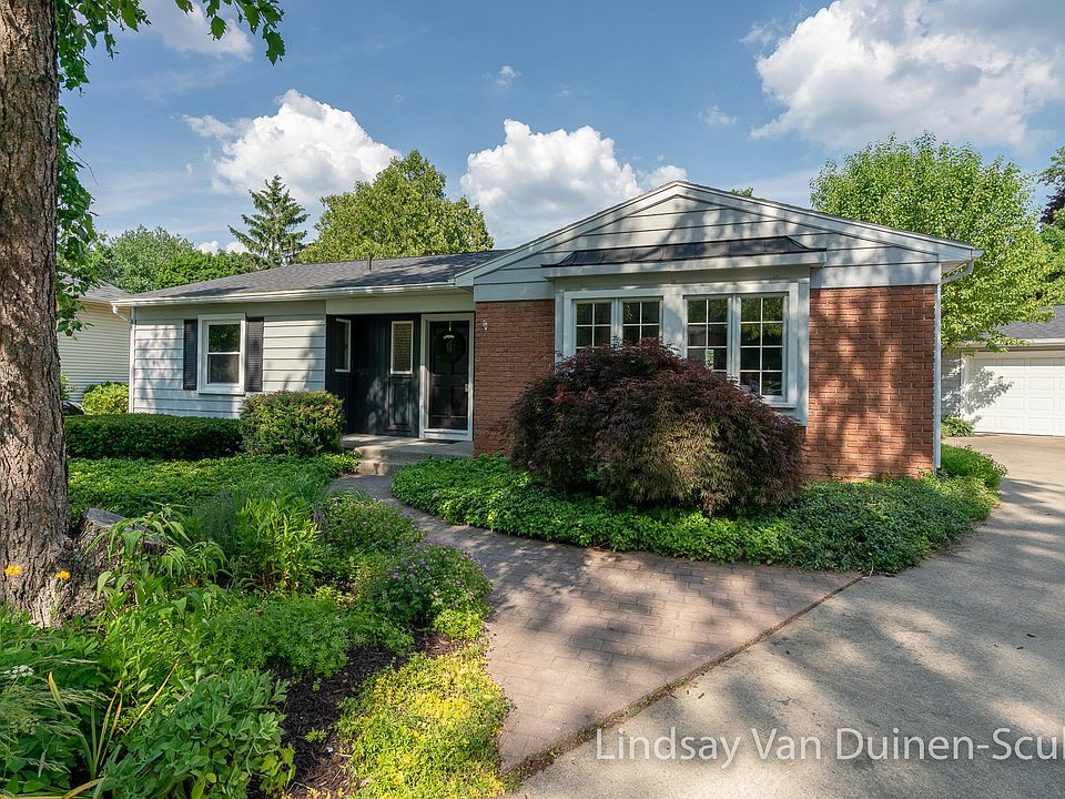 1st image of 1410 Walwood Ter NE