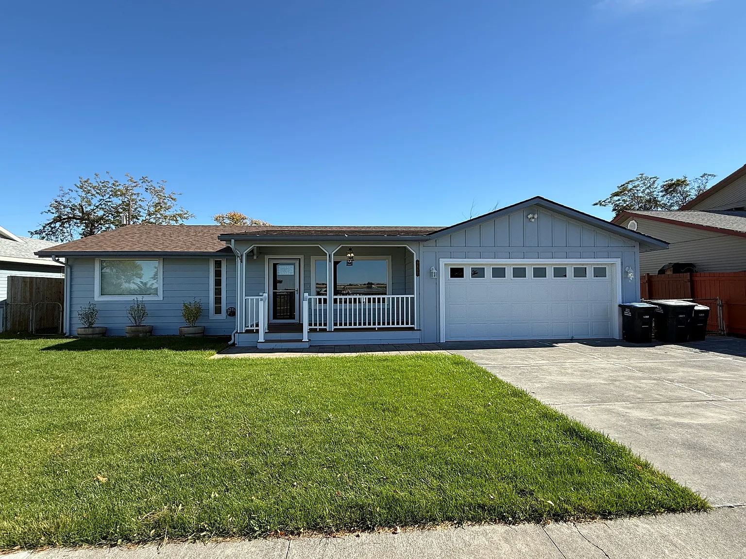 3 bed, 1.5 bath, 1260 sqft, $2,400 — Photo 1