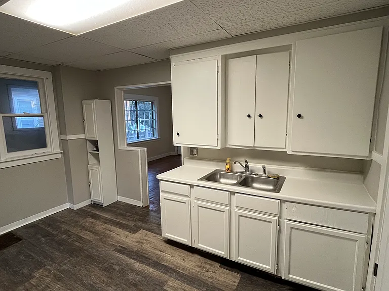 747-749 Alpine Ave NW — Photo 6