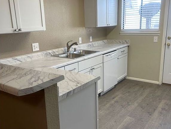 4th image of 2200 Mars Ave #5