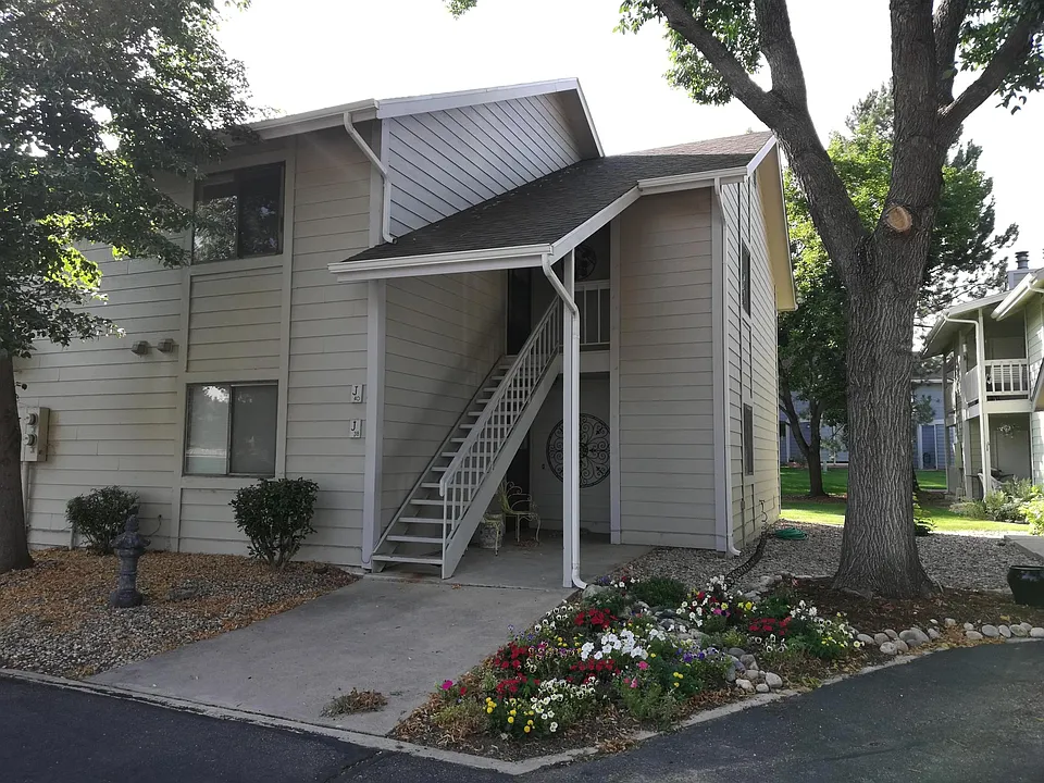 3500 Rolling Green Dr #J40