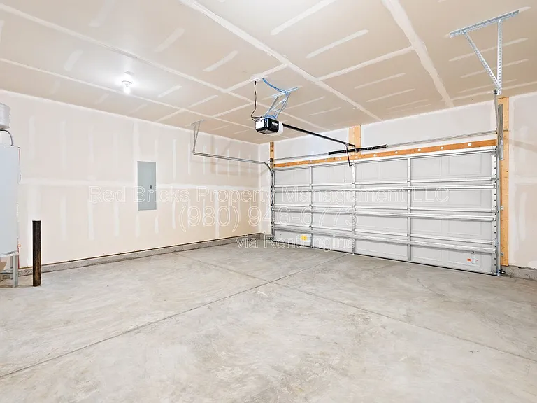 1312 Secrest Commons Dr — Photo 20