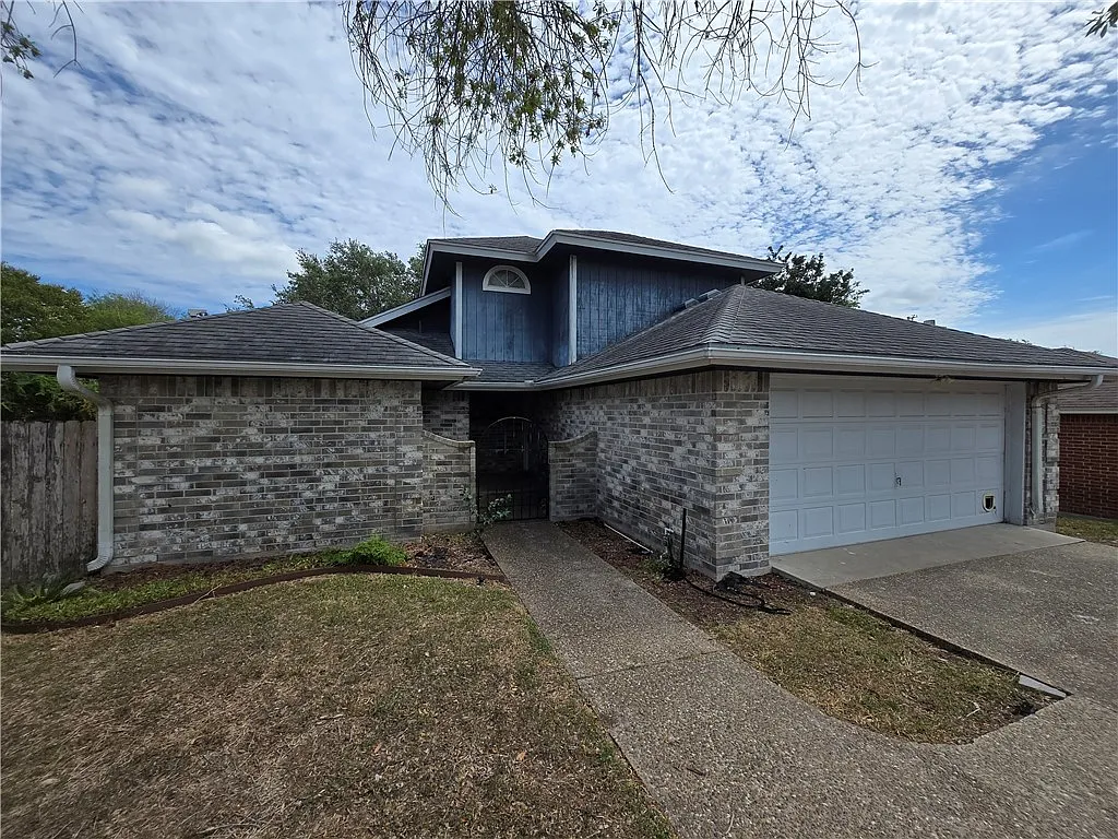 3 bed, 2.5 bath, 1702 sqft, $2,350 — Photo 1