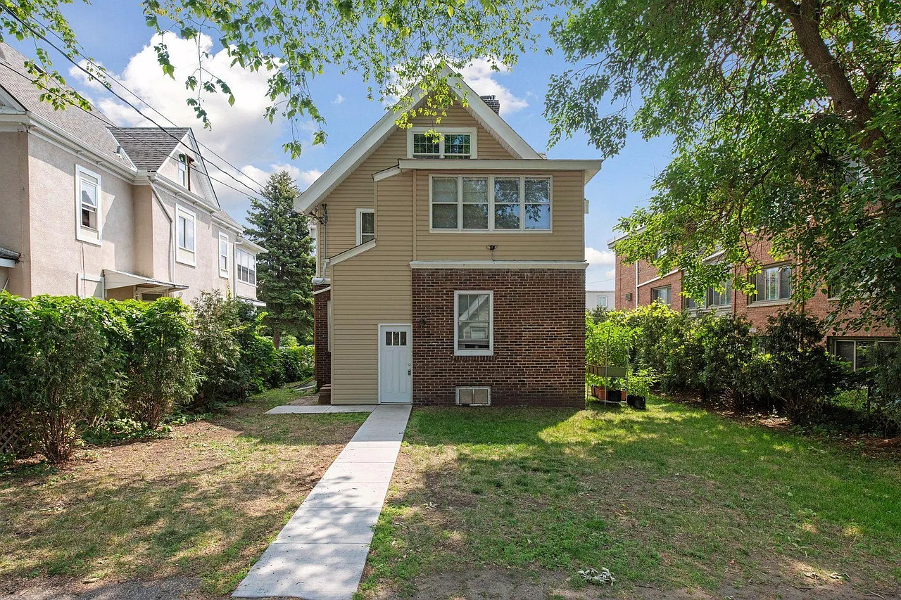 4 bed, 1455 sqft, $2,800 — Photo 2