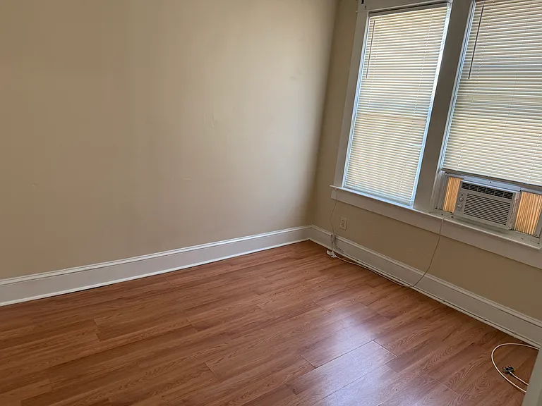 808 William St #10 — Photo 5