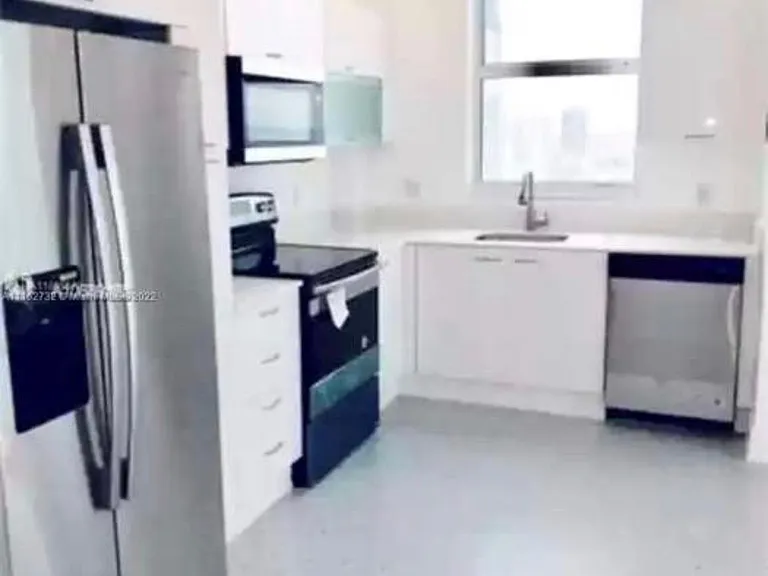 NE 2nd Ave — Photo 5