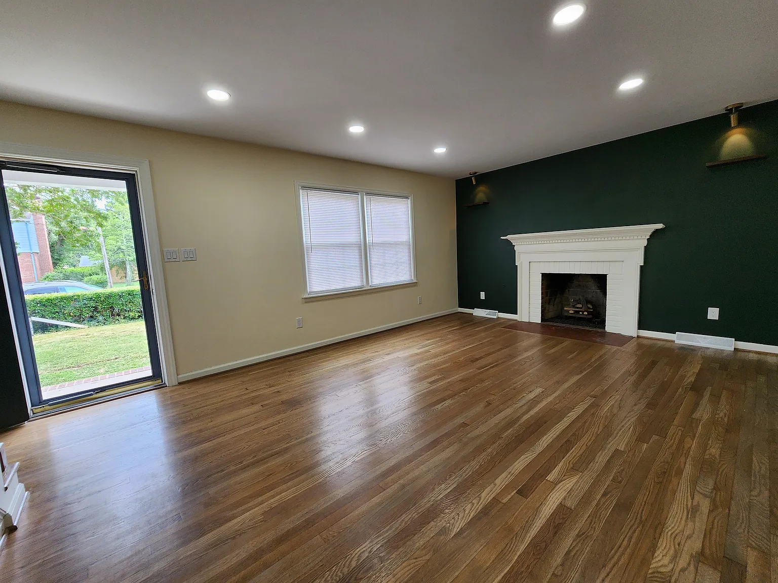 4 bed, 2.5 bath, 1939 sqft, $2,675 — Photo 4