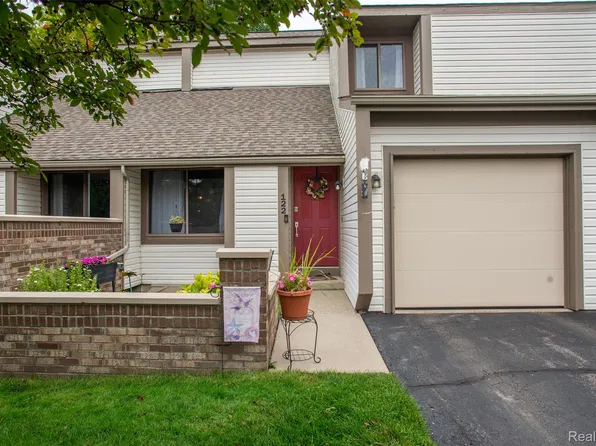 122 Conda Ln, Oxford, MI 48371
