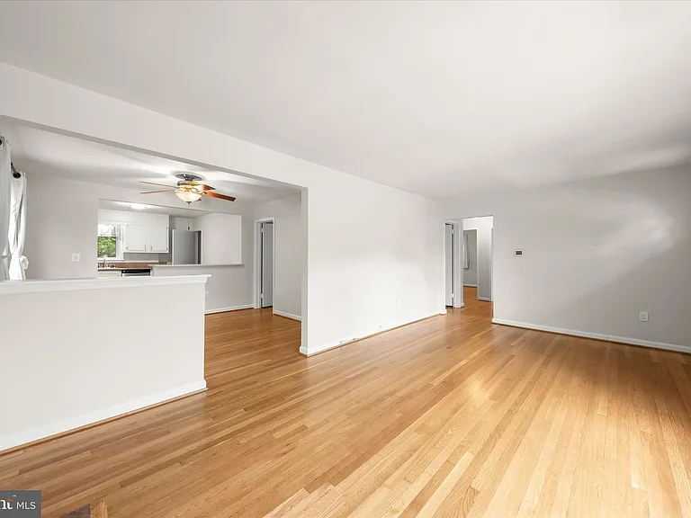 877 N Nottingham St — Photo 5