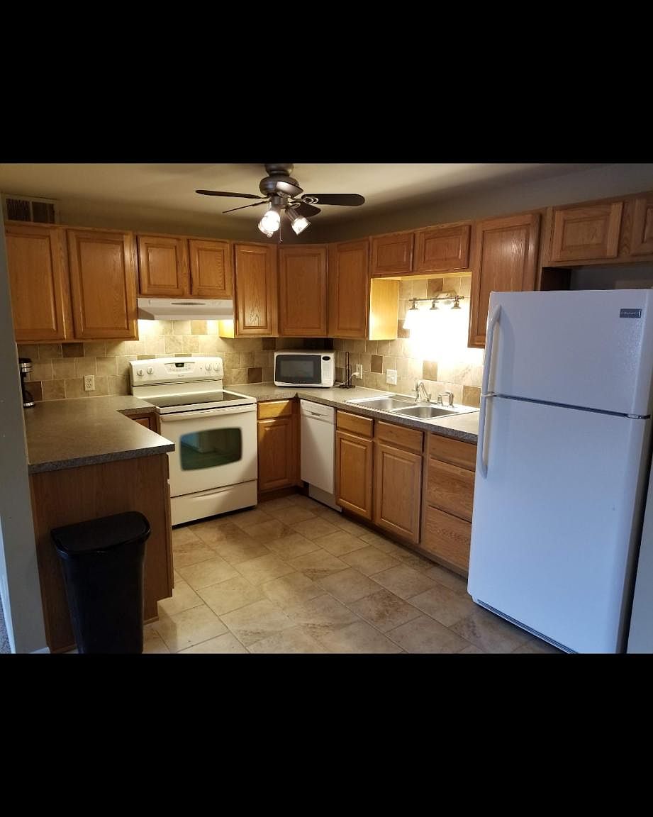 2807 Pembroke Ln B4, Saint Joseph, MO 64506 Zillow