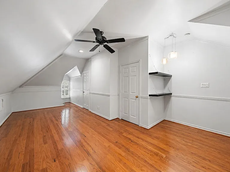 5136 Chevy Chase Dr — Photo 19