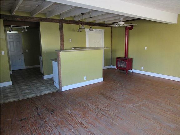 2nd image of 101 E Main St