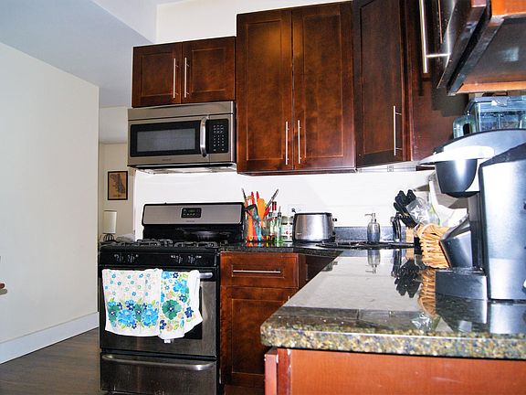 5th image of 2949 N Wolcott Ave #3