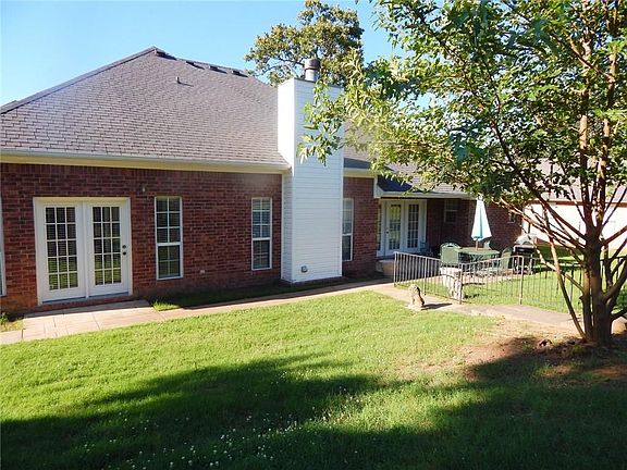 3rd image of 801 Fir Dr
