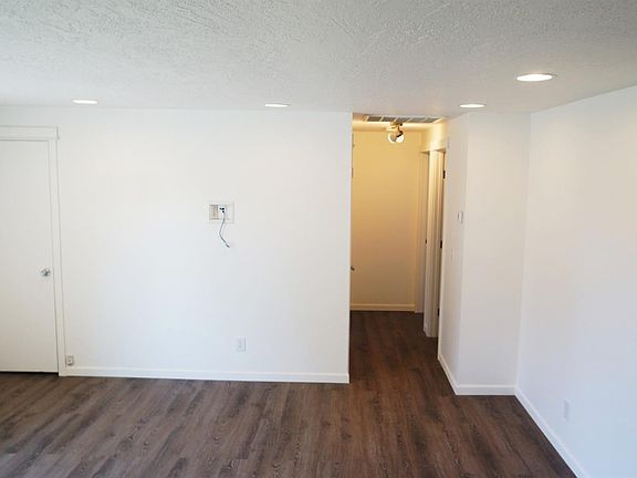 5th image of 2460 Thorn Oak Dr