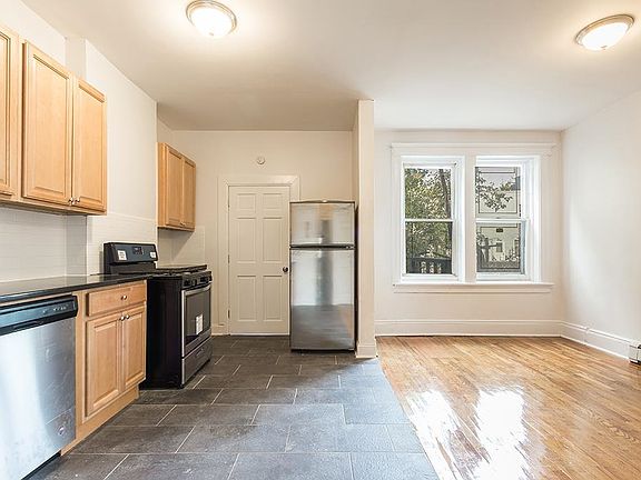 3rd image of 310 Ege Ave